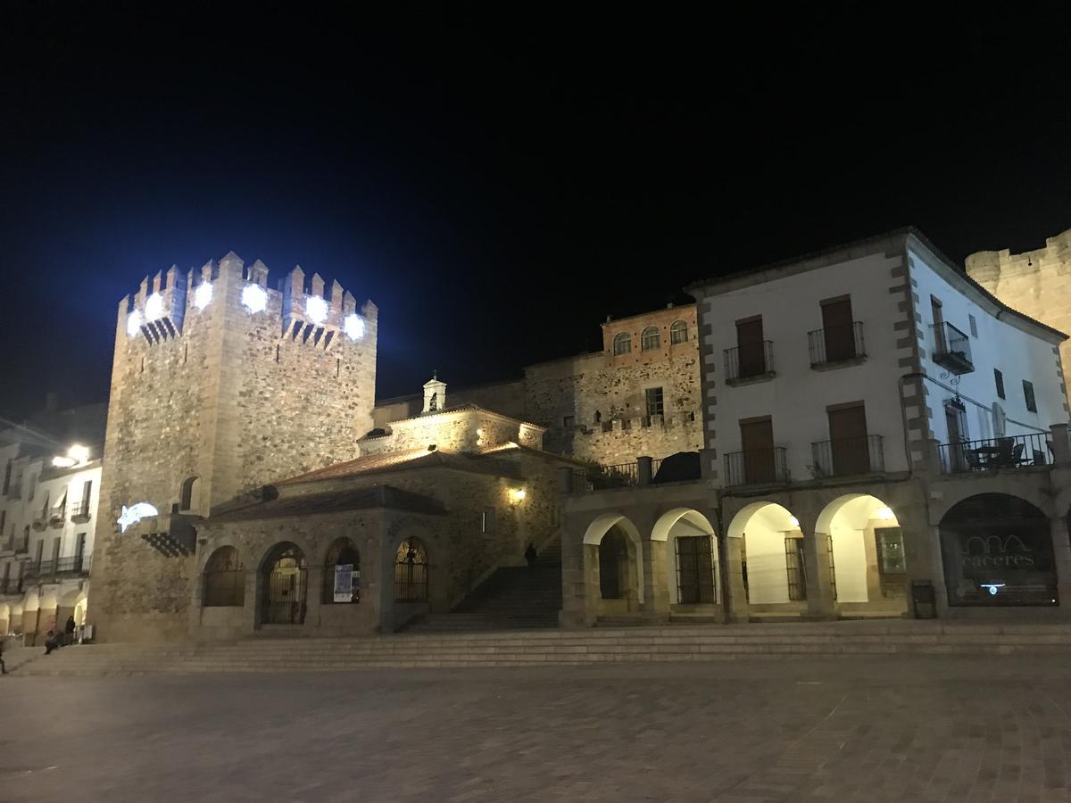 Adama Apartamento Turistico Caces Zewnętrze zdjęcie