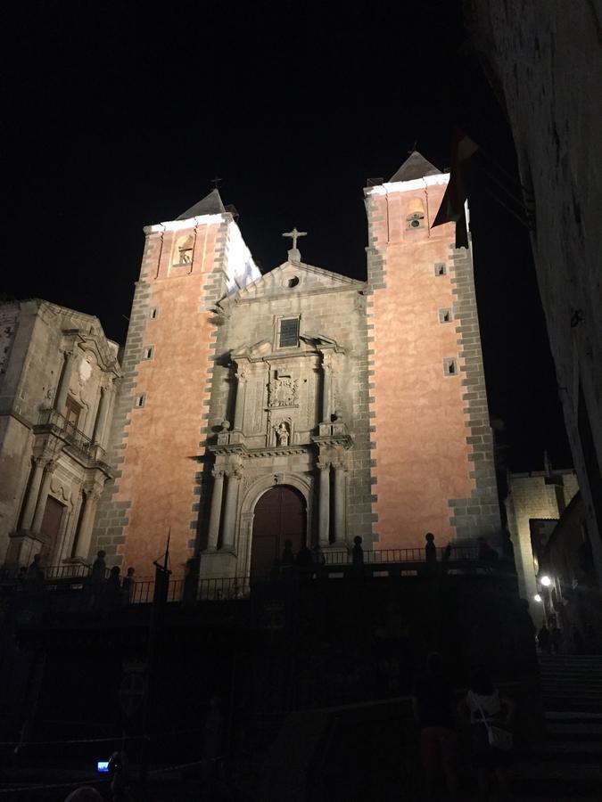 Adama Apartamento Turistico Caces Zewnętrze zdjęcie