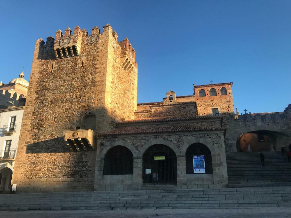 Adama Apartamento Turistico Caces Zewnętrze zdjęcie