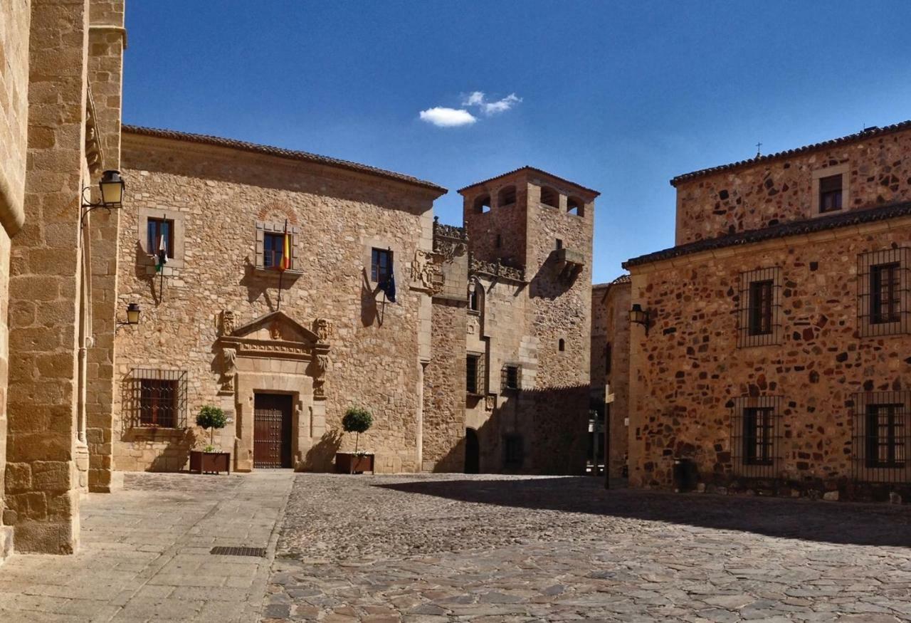 Adama Apartamento Turistico Caces Zewnętrze zdjęcie